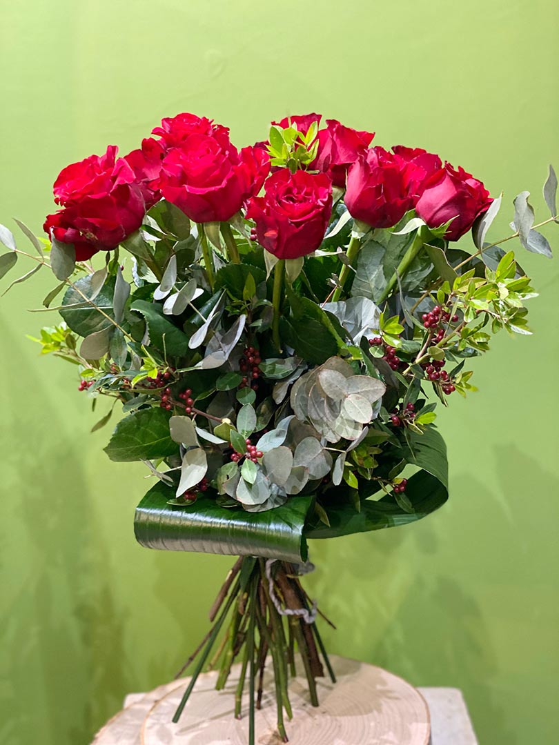 Rose rosse gambo medio fiori freschi recisi – Shop – Girafiore  NaturArtistica