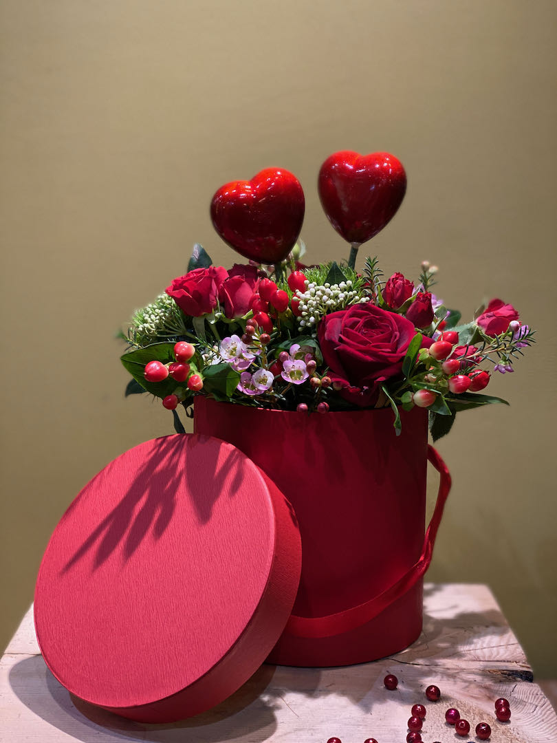 Composizione San Valentino Flower Box di Rose Rosse e fiori misti